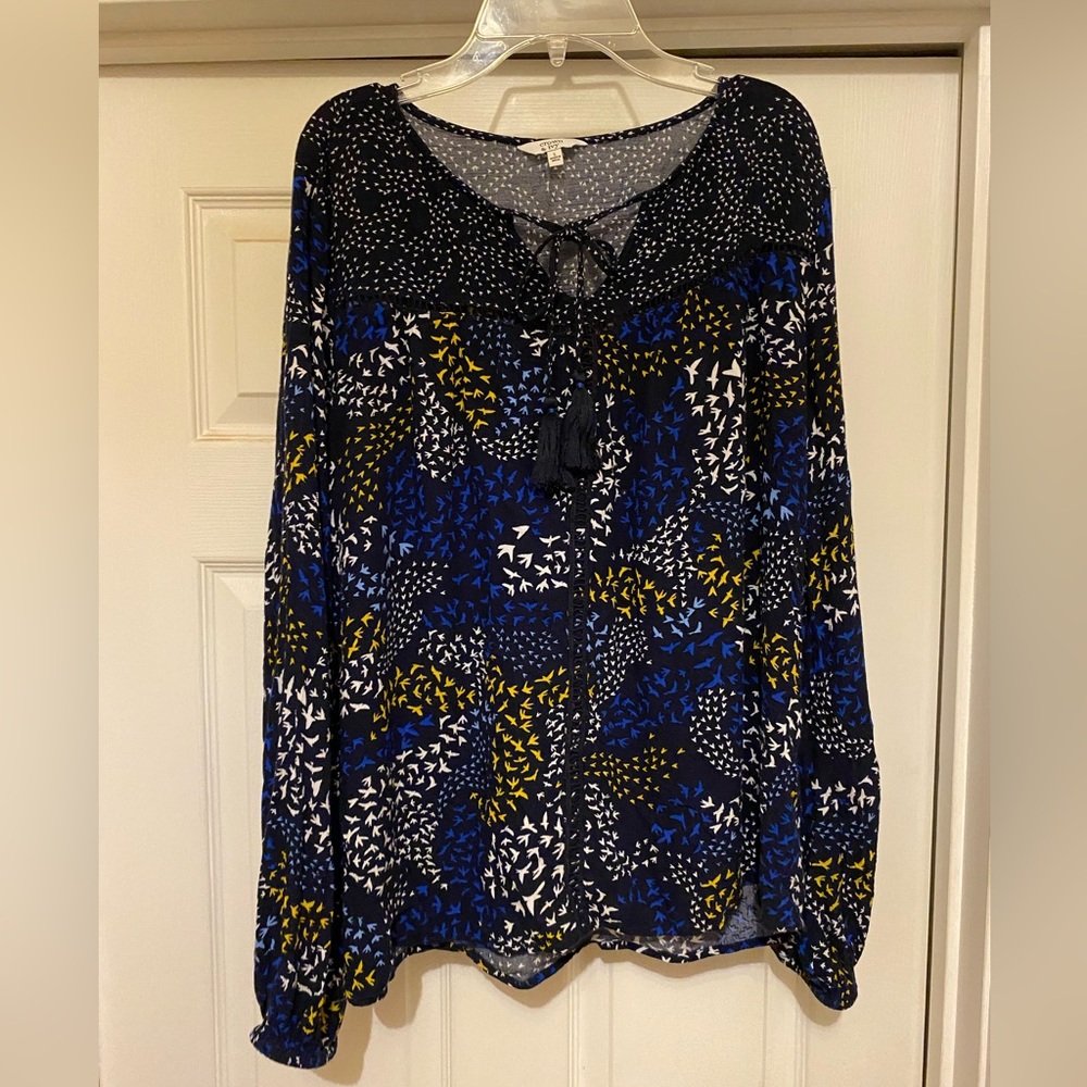Crown & Ivy Women’s Long Sleeve Top. Size large. Colors blue, white, yellow